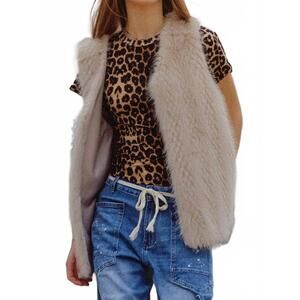NEW Q2 fine fur vest in beige